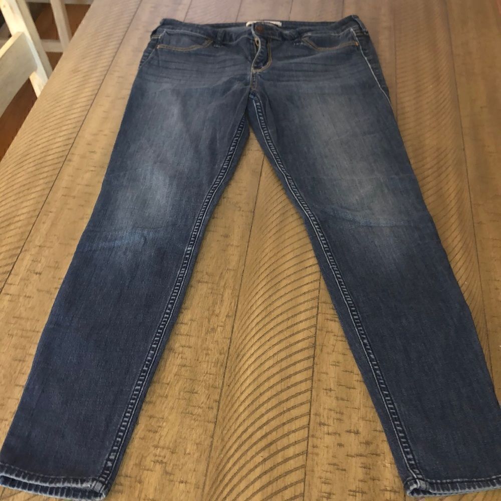 Hollister Skinny Jeggings with 2 Roomy Rusty Rainbow 🌈 Back Pockets. 💯 Cotton